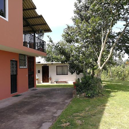 Chapelet Hostal Tababela Exterior foto