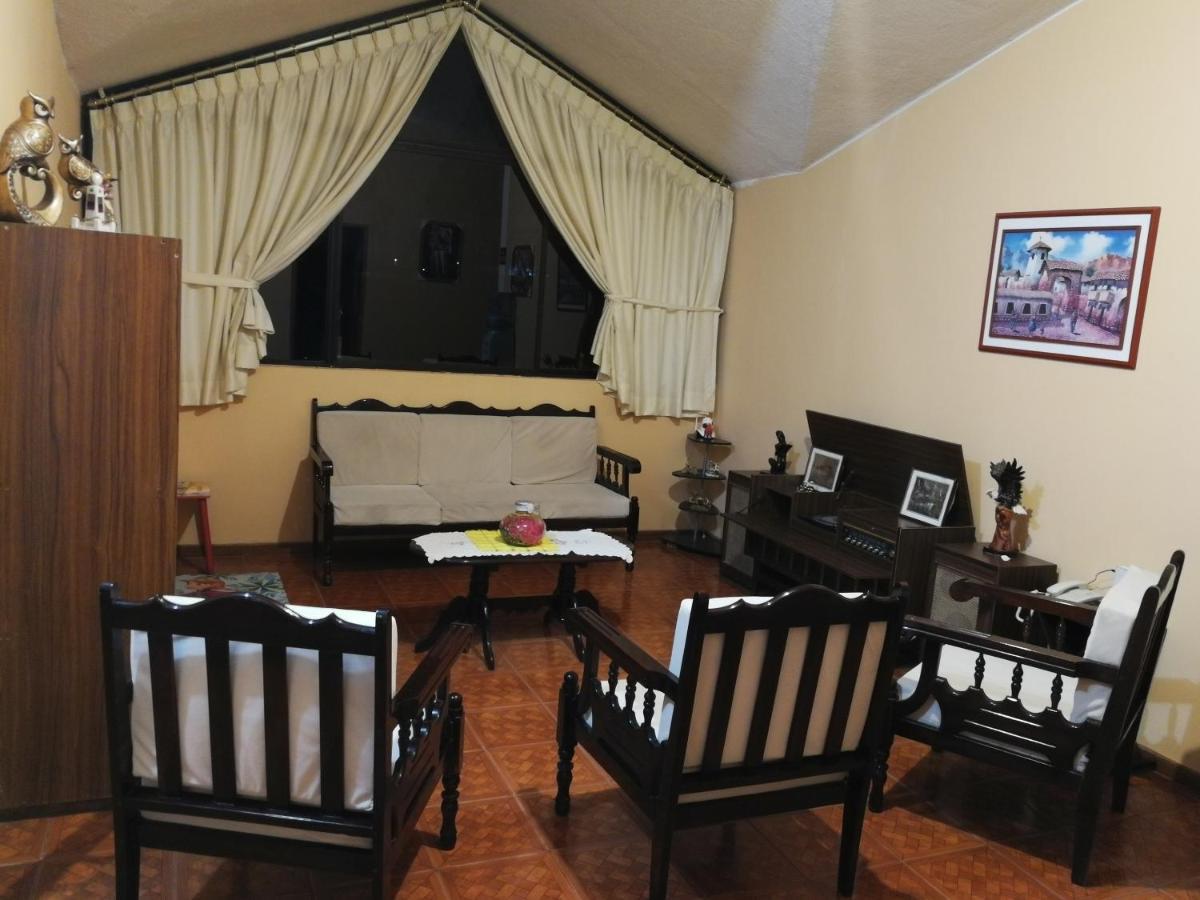 Chapelet Hostal Tababela Exterior foto