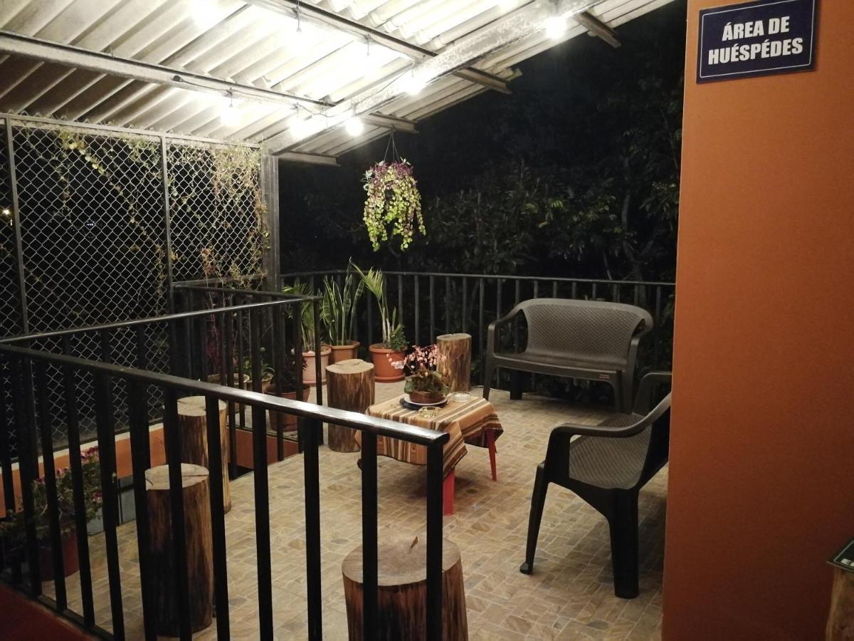 Chapelet Hostal Tababela Exterior foto