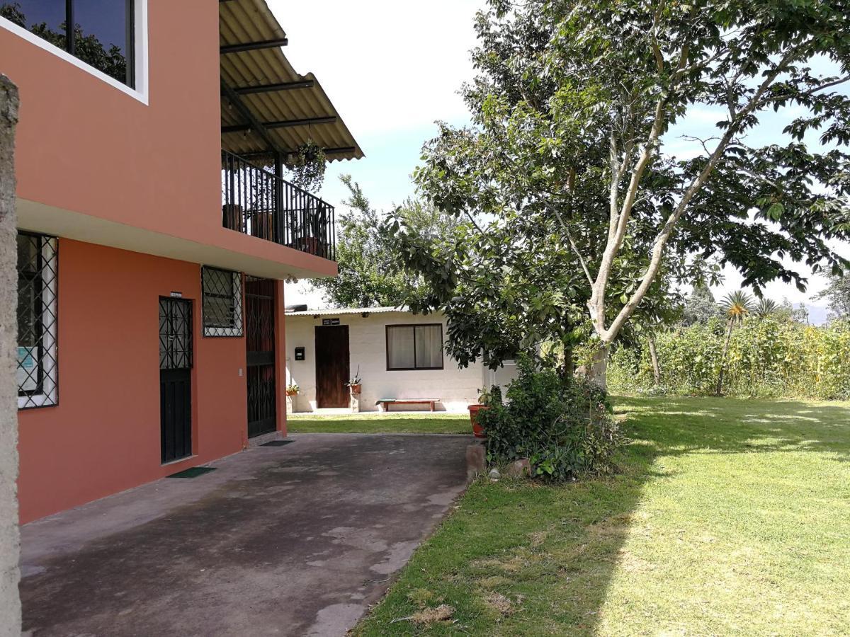 Chapelet Hostal Tababela Exterior foto