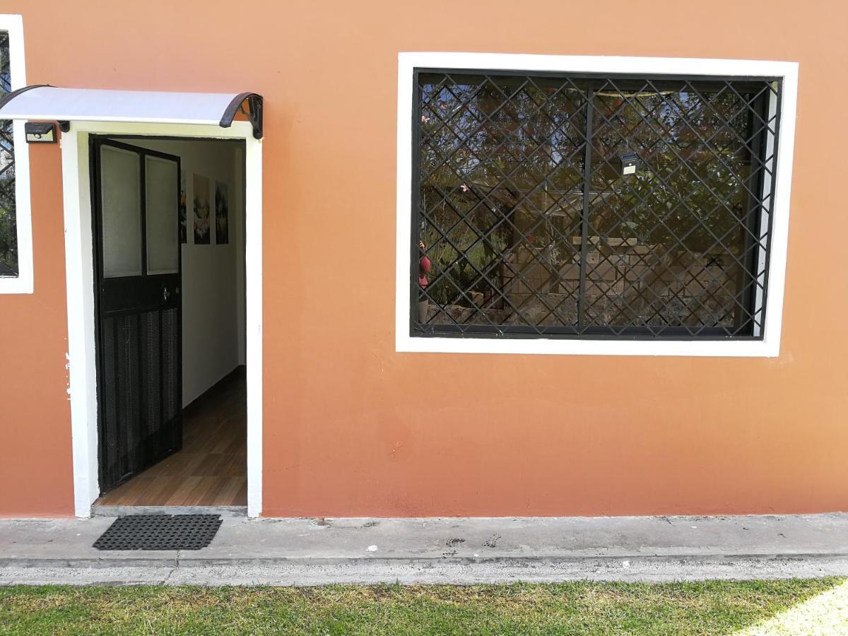 Chapelet Hostal Tababela Exterior foto