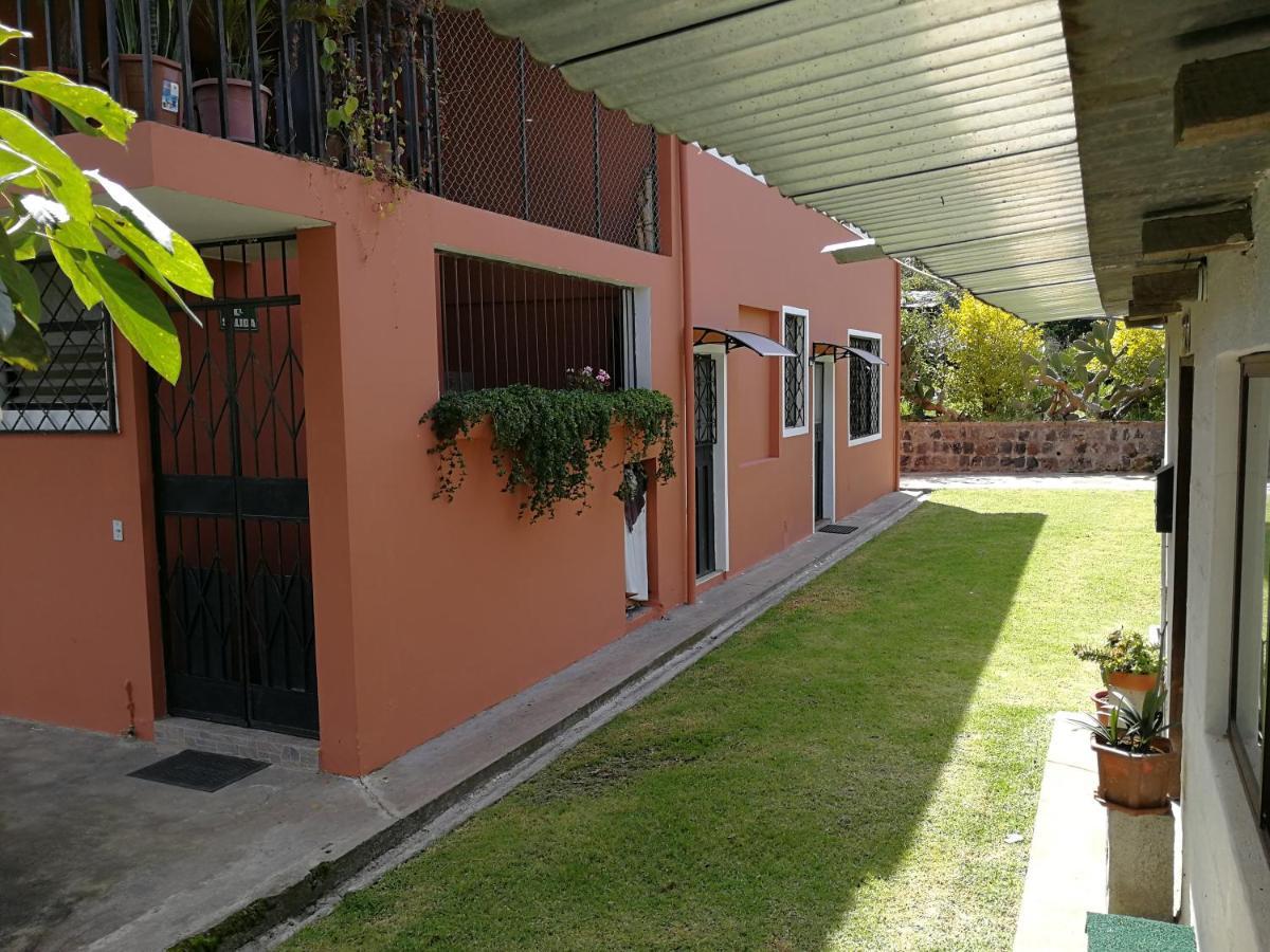 Chapelet Hostal Bed and Breakfast Tababela Exterior foto