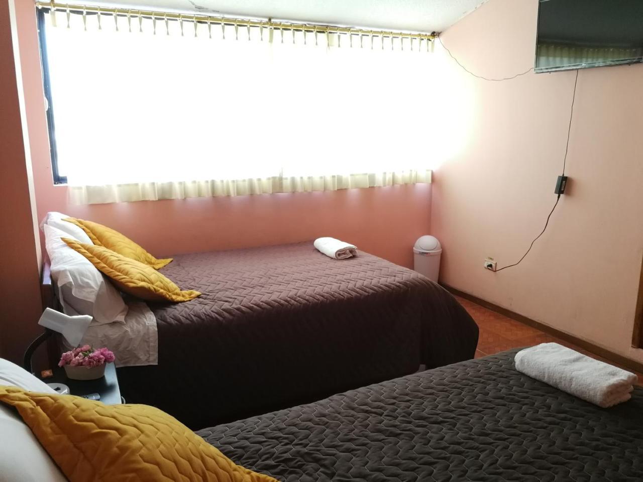 Chapelet Hostal Tababela Exterior foto