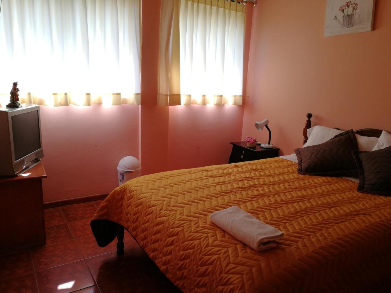 Chapelet Hostal Tababela Exterior foto
