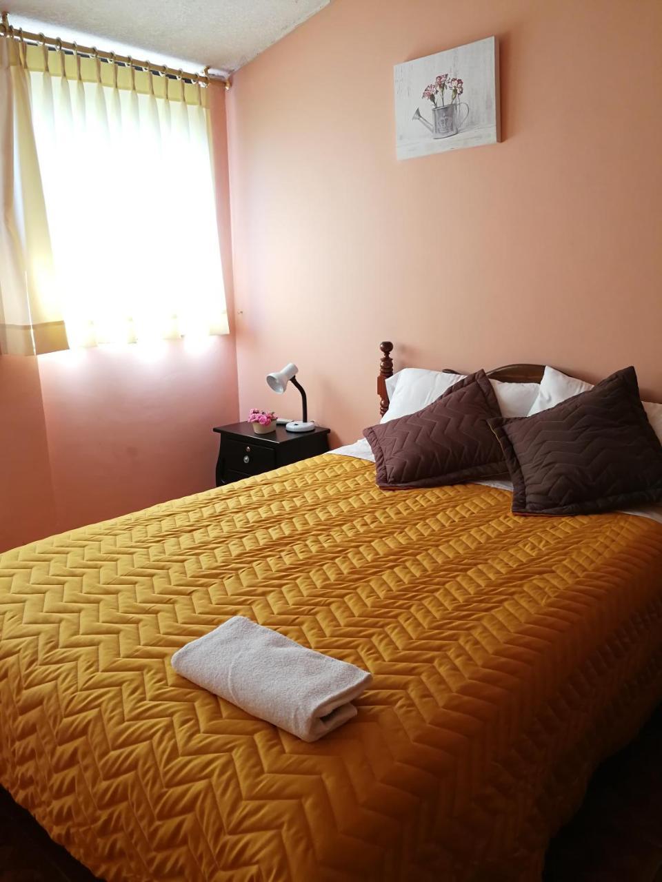 Chapelet Hostal Bed and Breakfast Tababela Exterior foto