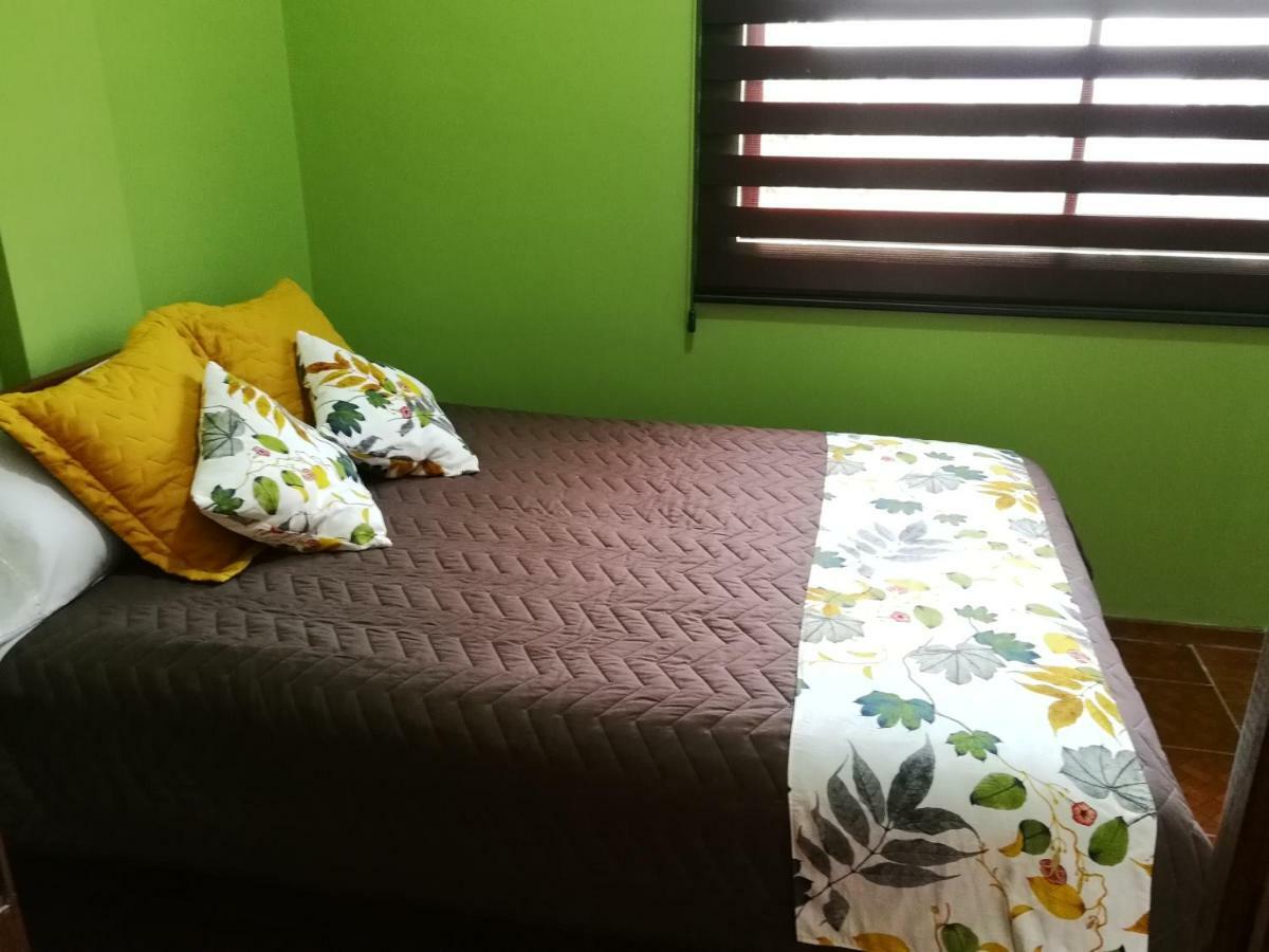 Chapelet Hostal Tababela Exterior foto