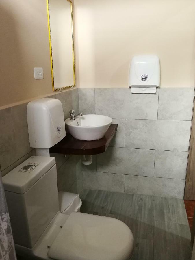 Chapelet Hostal Tababela Exterior foto